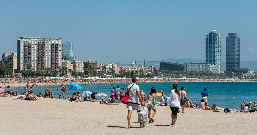 Barcelona reduz lotação das praias