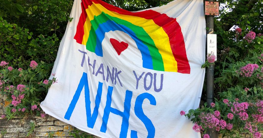 Governo britânico anuncia 3 bilhões de libras para reforço ao sistema de saúde