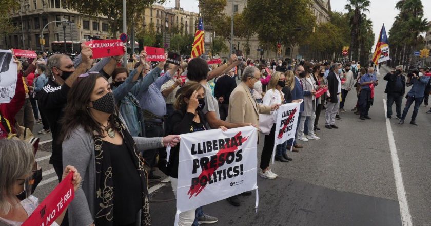 Presença do rei motiva protestos em Barcelona 