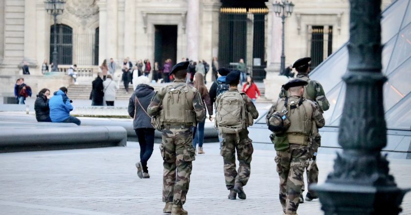 França dobra patrulhamento de fronteiras contra ameaça terrorista