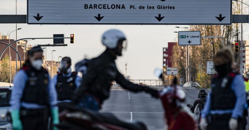 Catalunha volta a fechar municípios para conter avanço da Covid-19