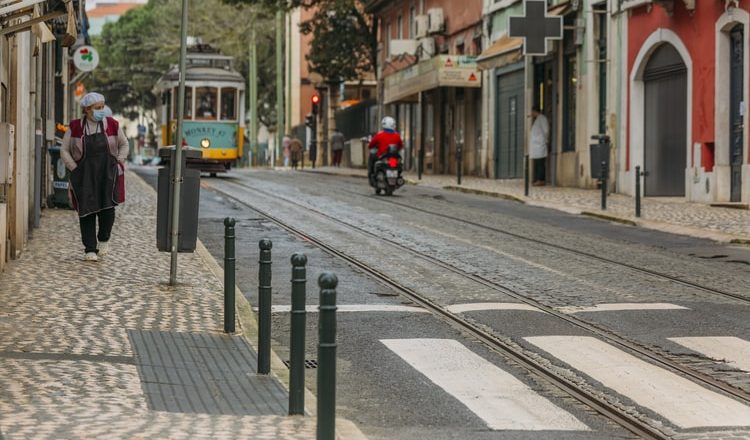 Pandemia: crise retira empregos e afeta legalização de imigrantes em Portugal