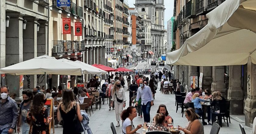Espanha: Madri quer descumprir novas regras para bares e casas noturnas