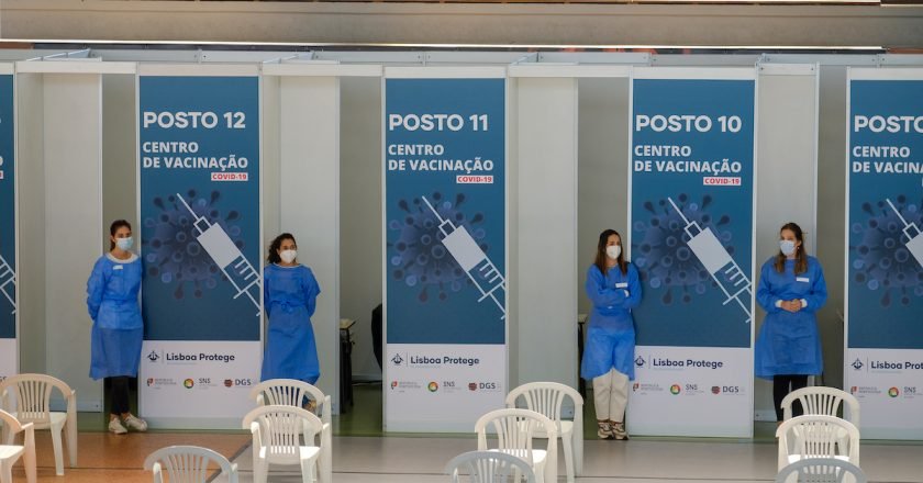 Covid-19: imigrantes em Portugal enfrentam barreiras para obter vacina