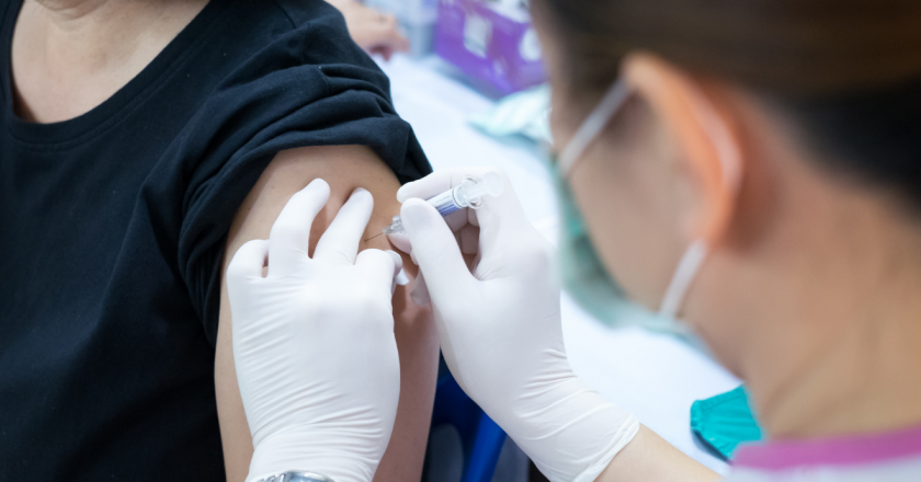 Espanha atinge 50% da população totalmente vacinada contra Covid-19
