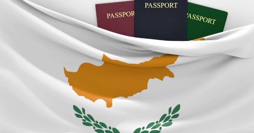 Chipre revoga passaportes de investidores estrangeiros milionários