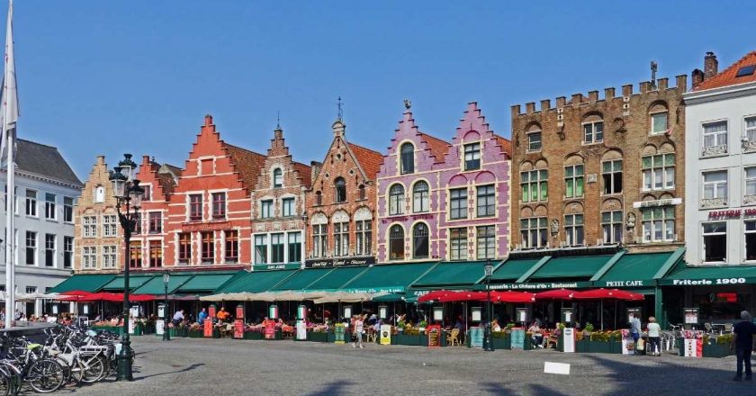 Bélgica põe fim ao limite de horário em restaurantes e reabre casas noturnas