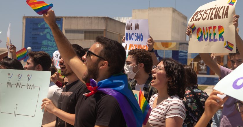Professor universitário é suspenso por homofobia em Portugal