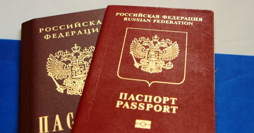 União Europeia suspende acordo que facilitava vistos para russos