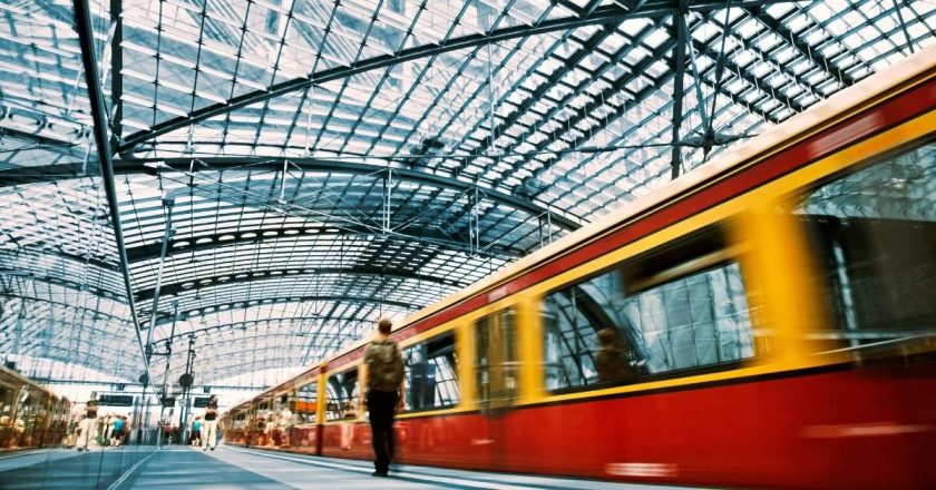 Bilhete de transporte público 66% mais barato começa neste sábado em Berlim