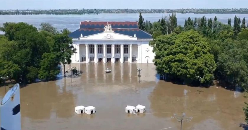 Destruição de barragem inunda cidades no sul da Ucrânia