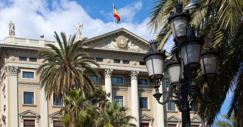 Empregos públicos: veja como concorrer a milhares de vagas na Espanha