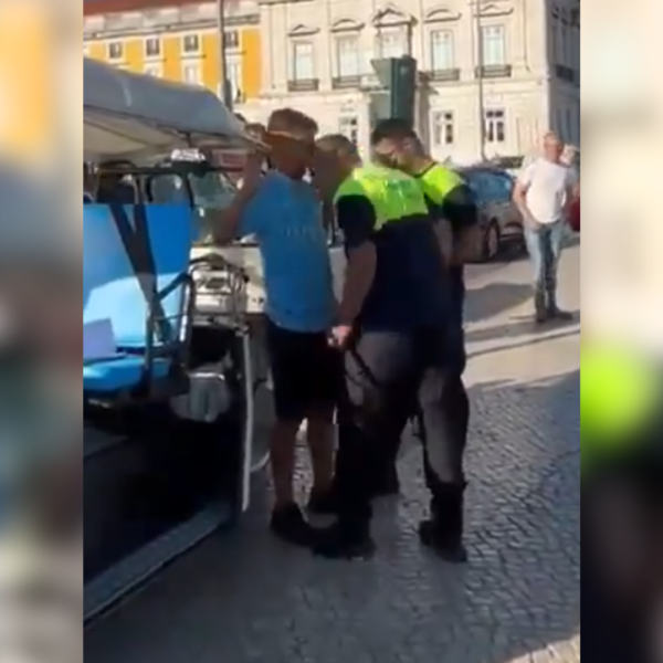 Polícia Municipal de Lisboa investiga abordagem violenta contra motorista brasileiro de tuk-tuk